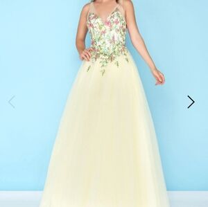 ISO: Mac Duggal Yellow Floral Prom Dress
